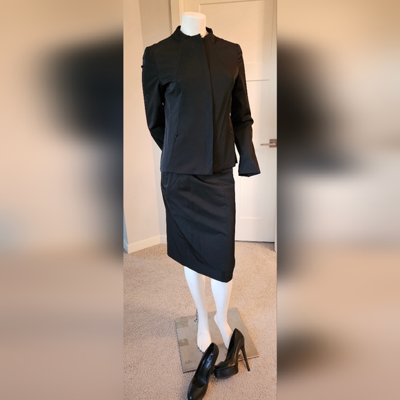 Size 4 Brian Bailey (for Holt Renfrew) Fitted Black Suit with Pencil Skirt - Picture 1 of 16